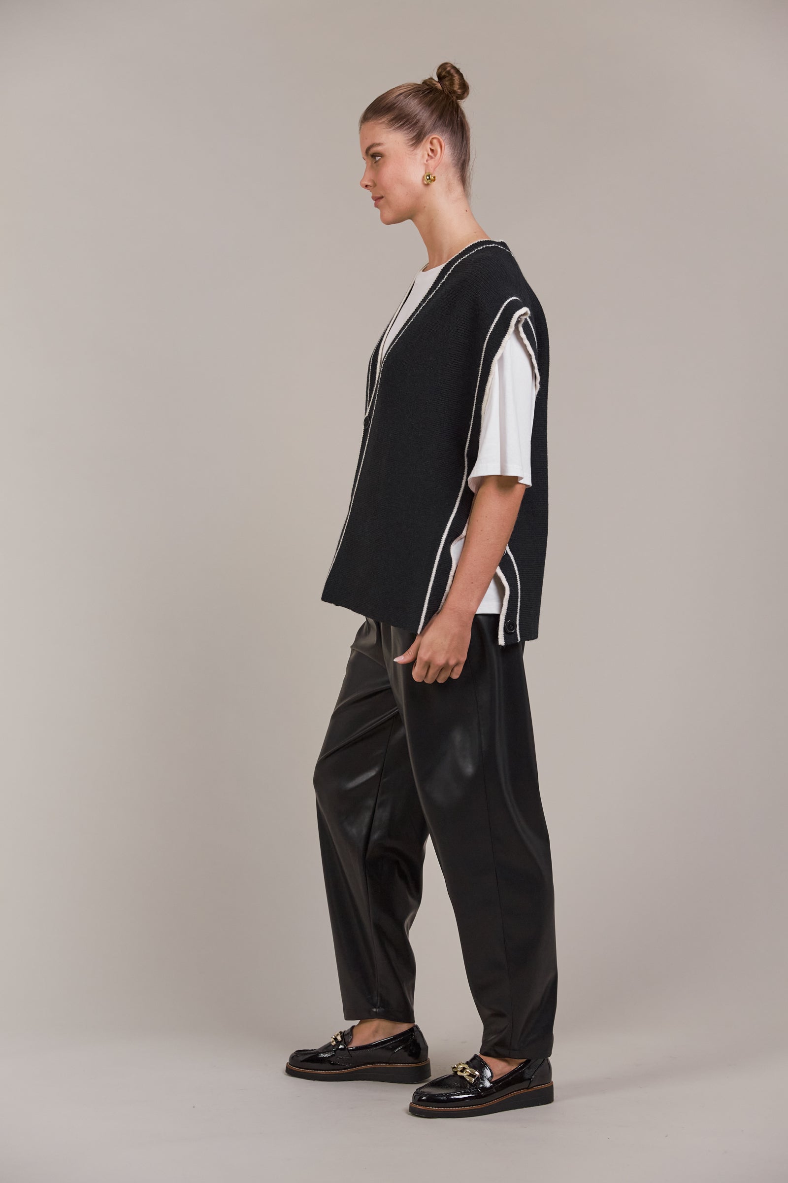 Avino Knit Vest Black